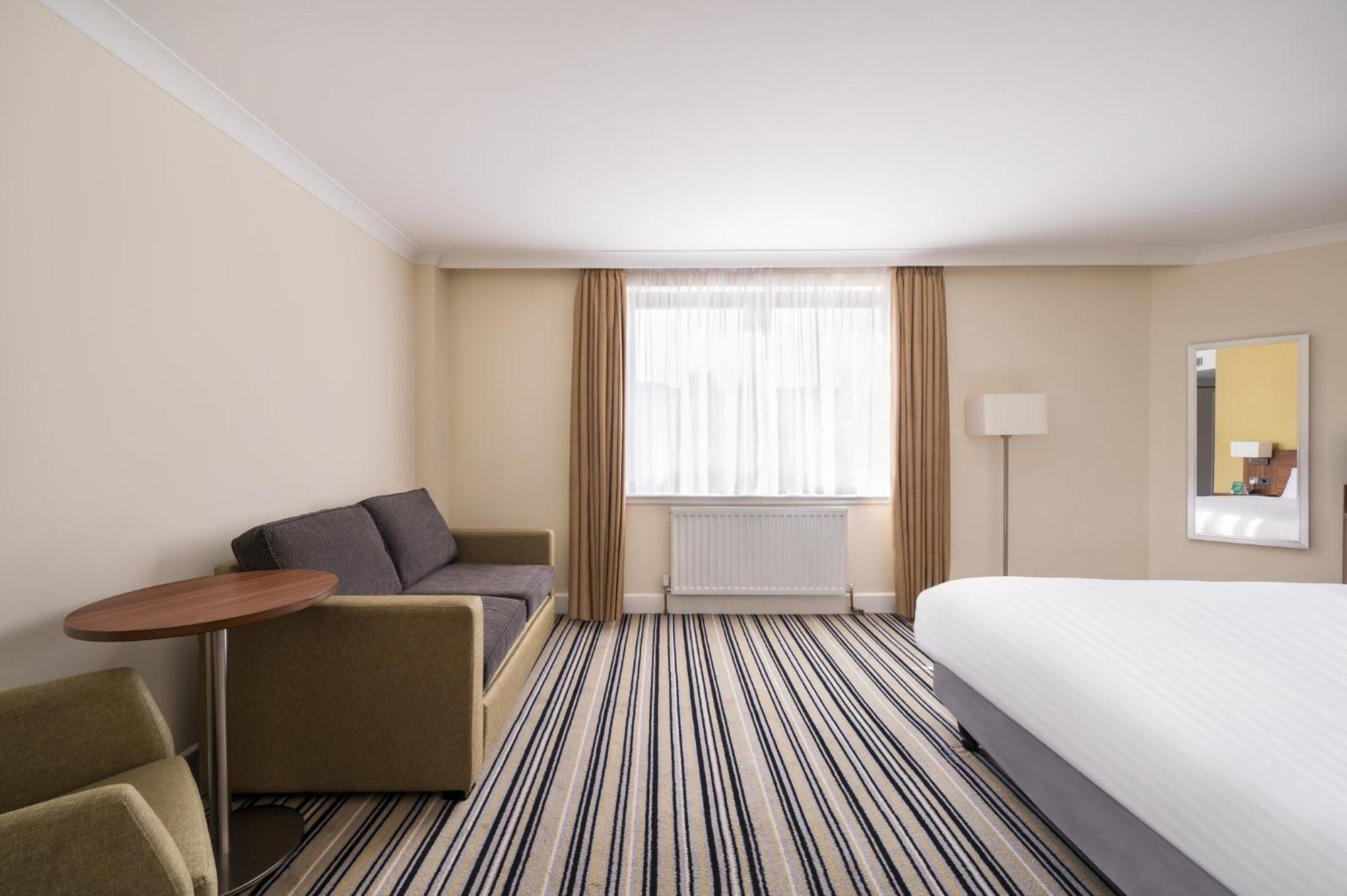 Holiday Inn Glasgow - East Kilbride By Ihg Exterior photo