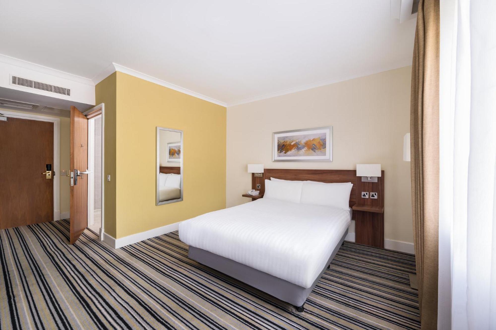 Holiday Inn Glasgow - East Kilbride By Ihg Exterior photo