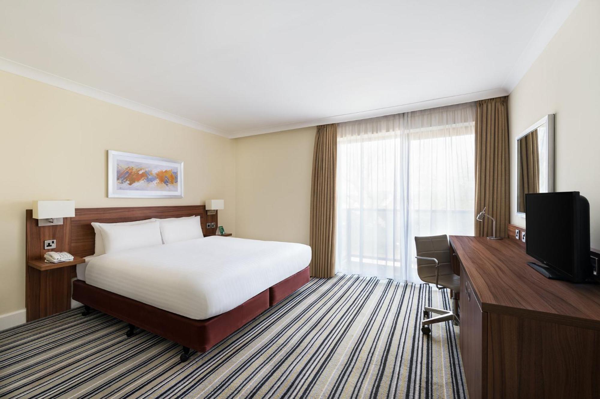 Holiday Inn Glasgow - East Kilbride By Ihg Exterior photo