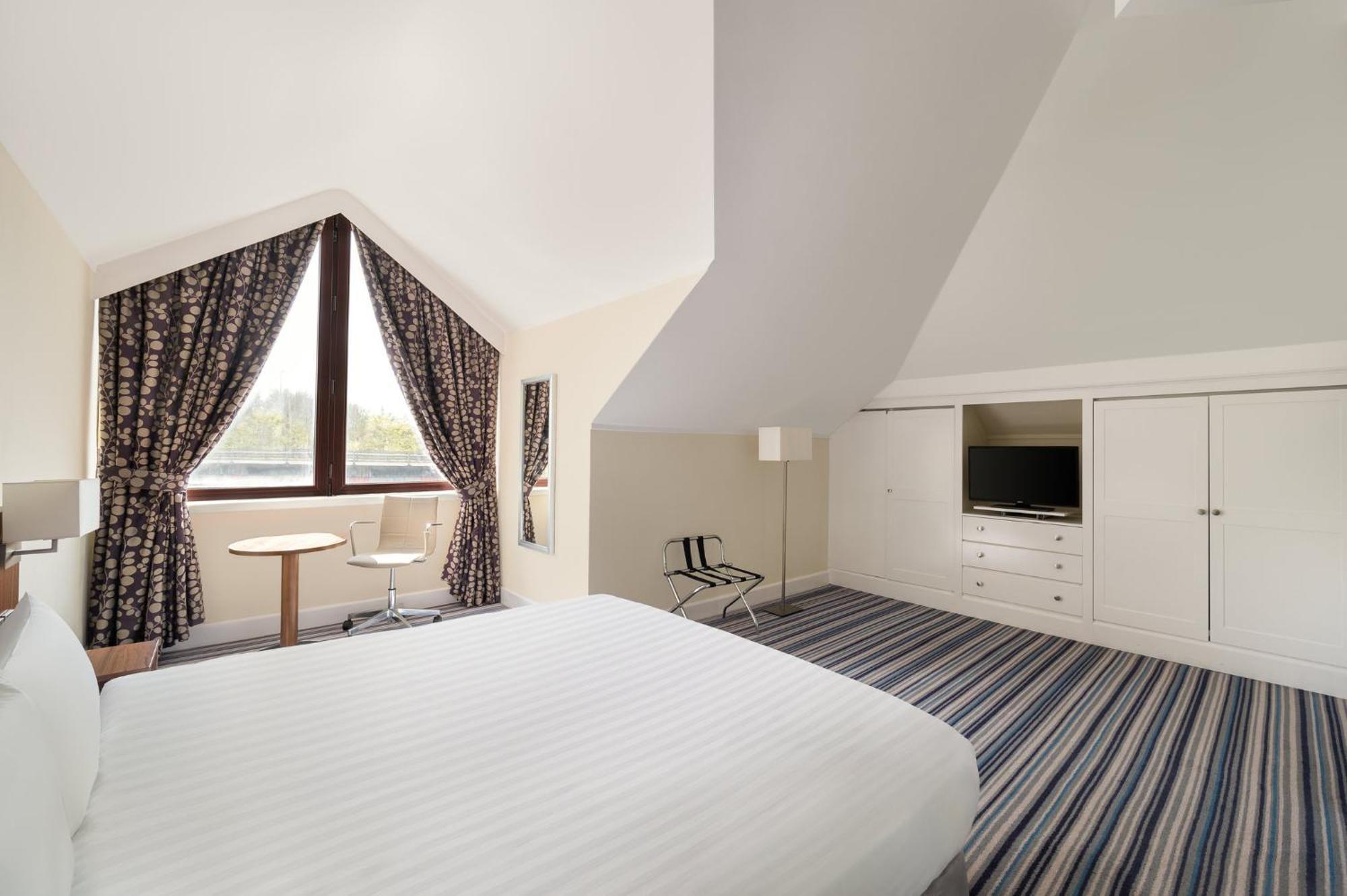 Holiday Inn Glasgow - East Kilbride By Ihg Exterior photo