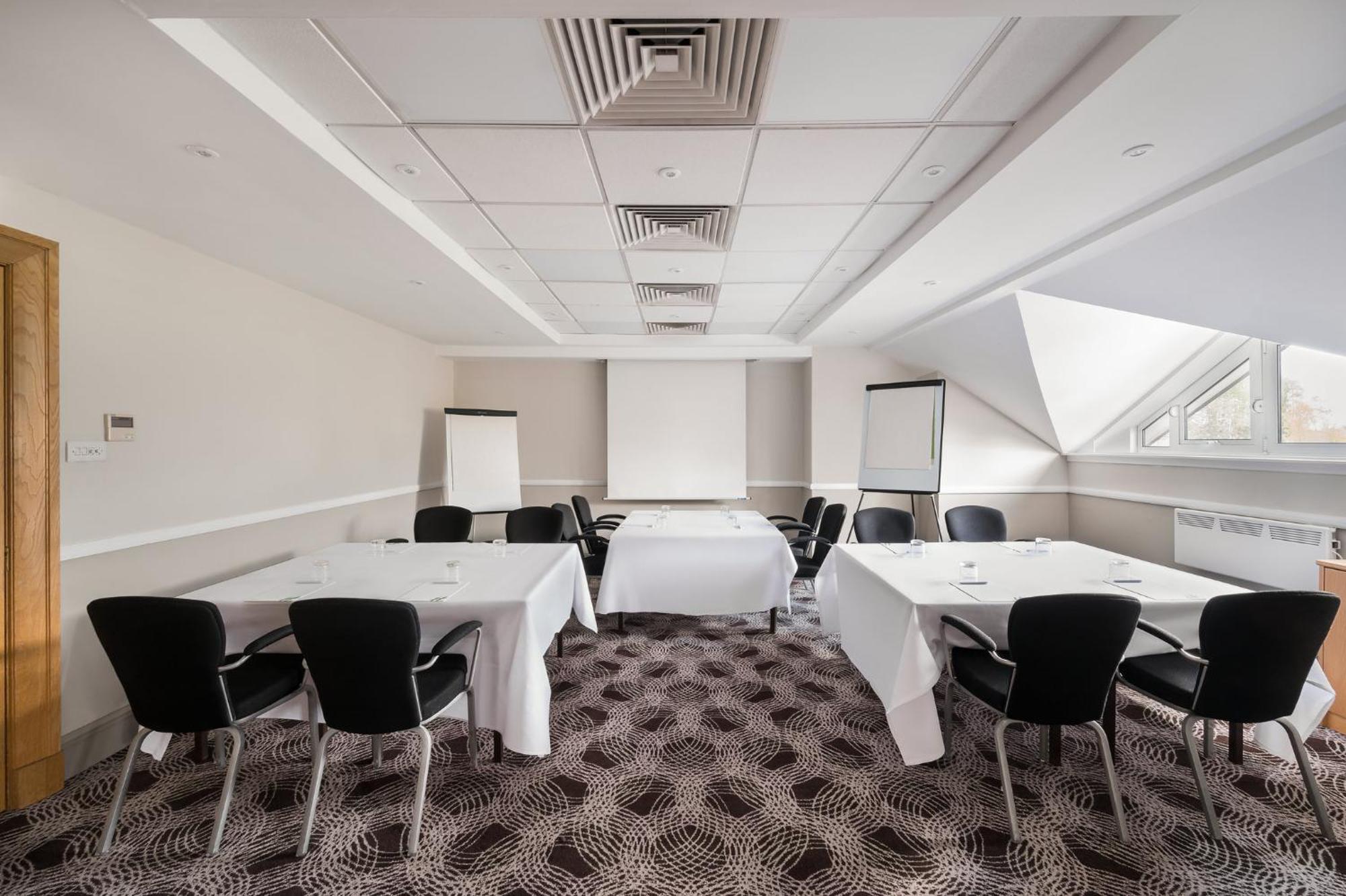 Holiday Inn Glasgow - East Kilbride By Ihg Exterior photo