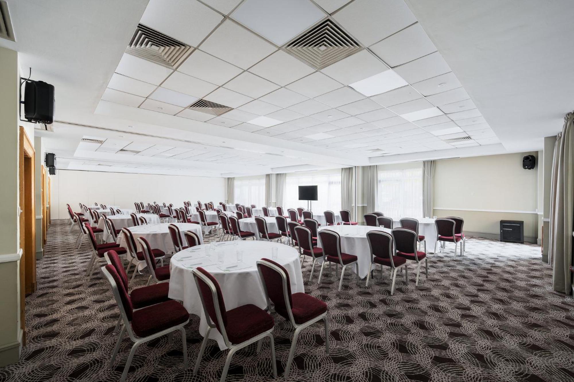 Holiday Inn Glasgow - East Kilbride By Ihg Exterior photo