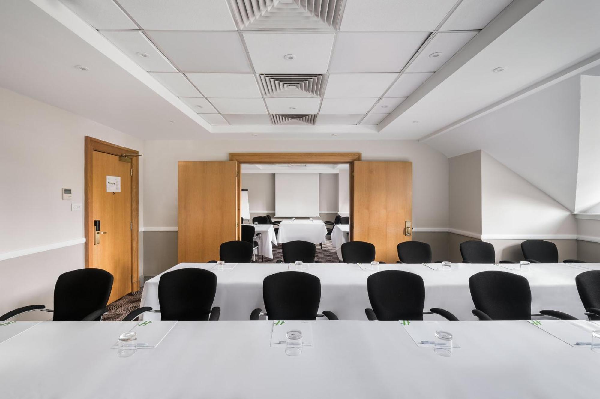 Holiday Inn Glasgow - East Kilbride By Ihg Exterior photo