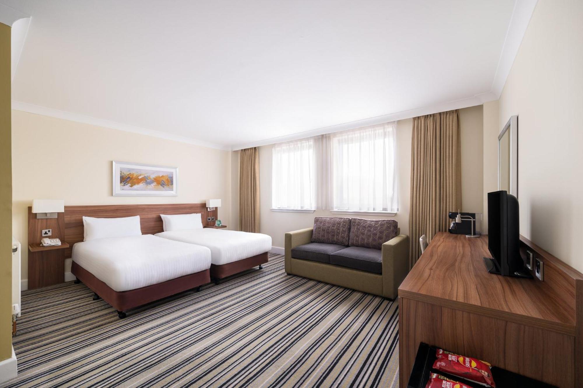 Holiday Inn Glasgow - East Kilbride By Ihg Exterior photo
