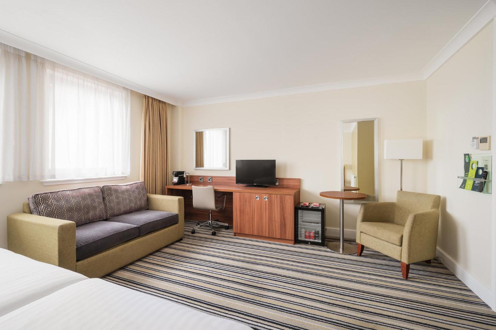 Holiday Inn Glasgow - East Kilbride By Ihg Exterior photo